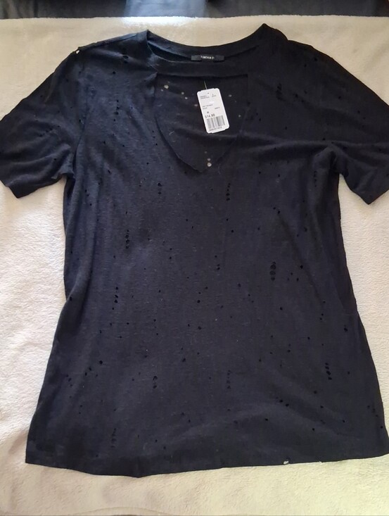 Forever 21 Tops - Forever 21 Women’s Black Distressed Short Sleeve Tee Size Medium NWT